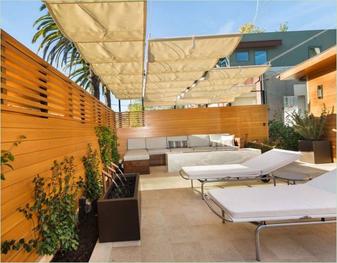 Aménagement intérieur d'une maison familiale avec terrasse en Californie