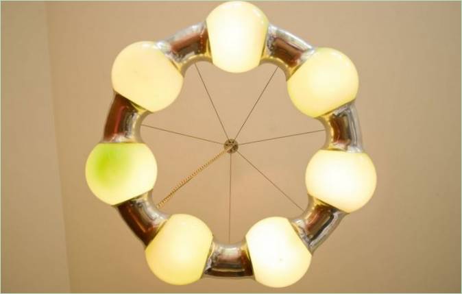 Design créatif du lustre dans l'intérieur de la Petite Venise en Angleterre