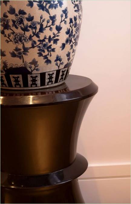 Un vase dans l'intérieur de la Place Hans