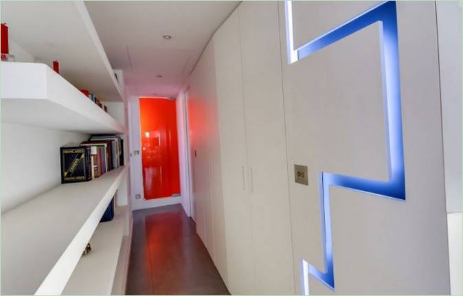 Un couloir dans une maison