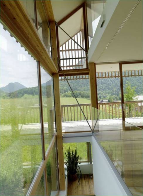 Une maison avec façade en verre en Autriche : premier étage