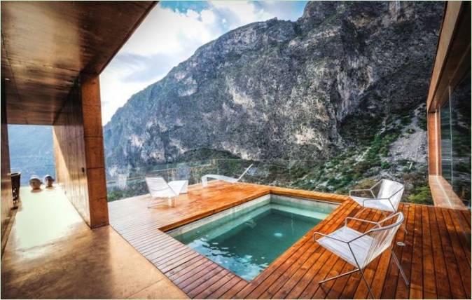 Terrasse avec piscine extérieure