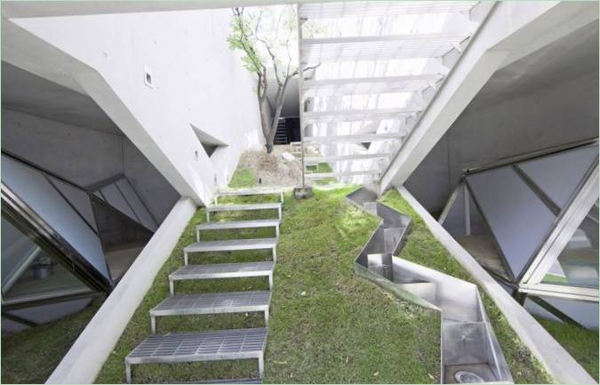 Un petit jardin sur le toit de la maison Hwa Hun