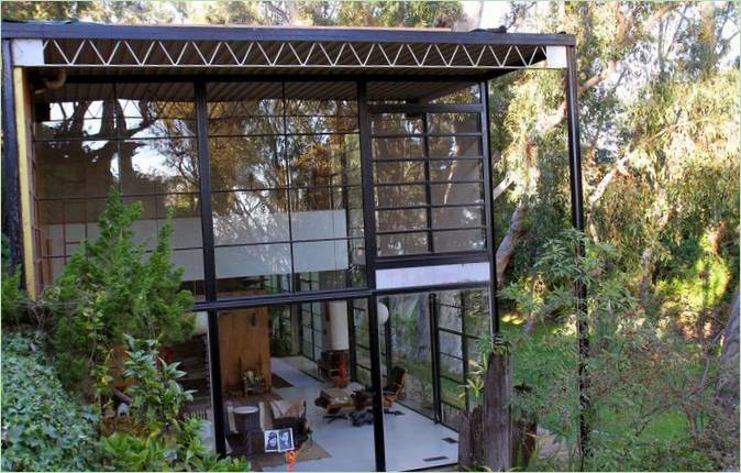 La façade en verre de la Eames House