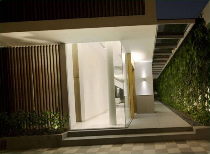 Entrée de la maison : vue de côté