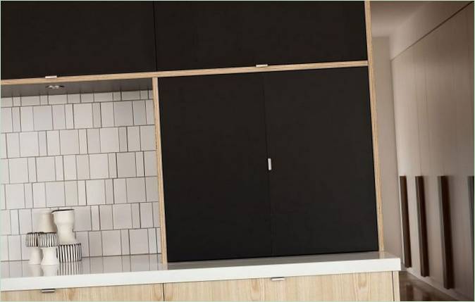 Tablier de cuisine en carrelage blanc