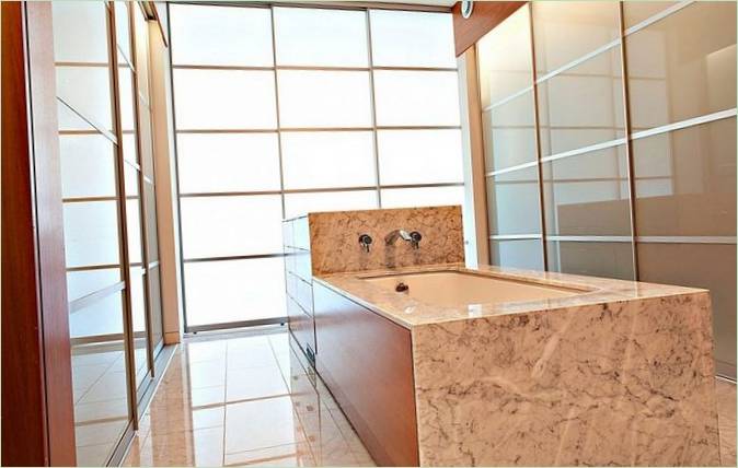 Salle de bain intérieure de la maison de campagne Thorncrest House au Canada