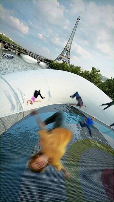 Un pont trampoline sur la Seine à Paris