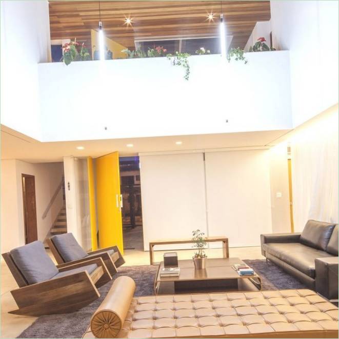 Salon de la maison moderne Linhares Dias House au Brésil