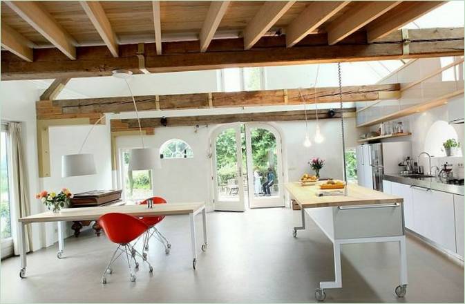 Aménagement intérieur de la cuisine et de la salle à manger