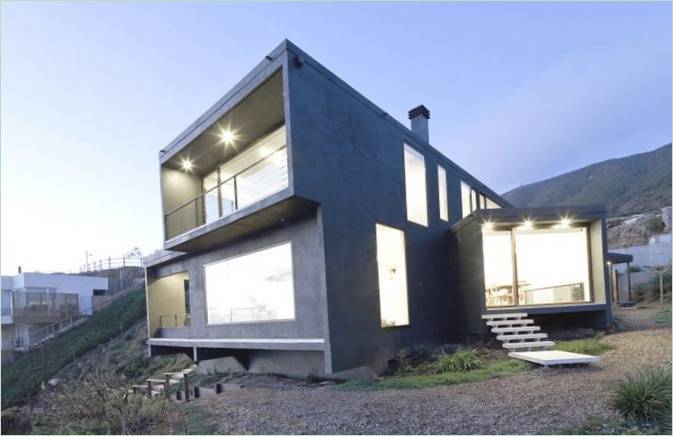 L'extérieur d'une maison côtière par LAND Arquitectos