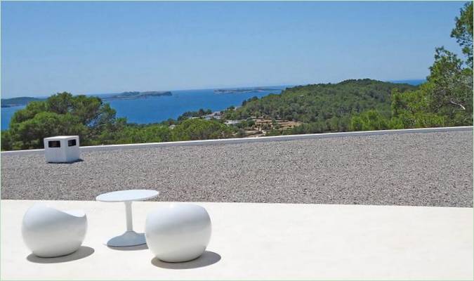 Chaises et table de terrasse originales