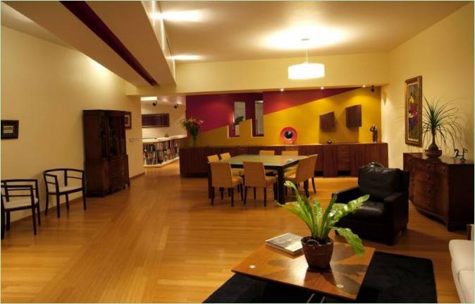 Un intérieur contemporain aux couleurs chaudes par DIN interiorismo
