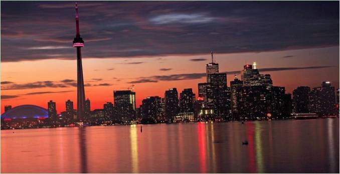 Une vue de l'horizon de Toronto la nuit