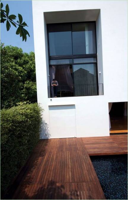L'extérieur d'une maison d'angle Baan Moom