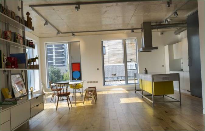 Cuisine avec coin repas à la maison Whitmore à Londres