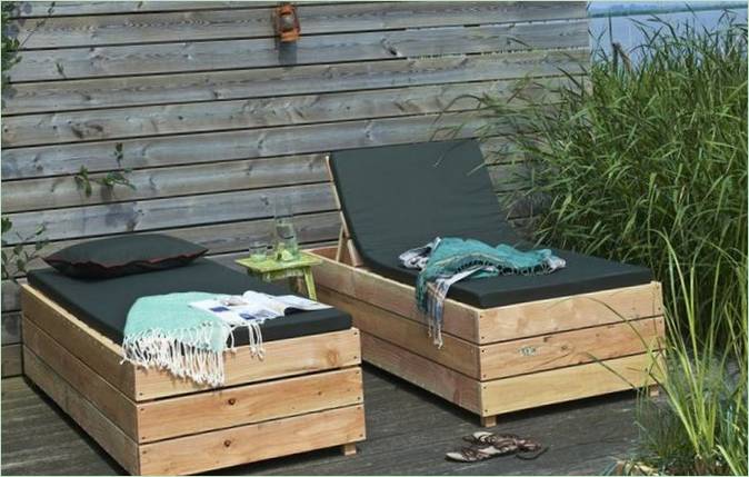 a-zony-otdykha-01.jpg Chaises longues en bois avec compartiment de rangement
