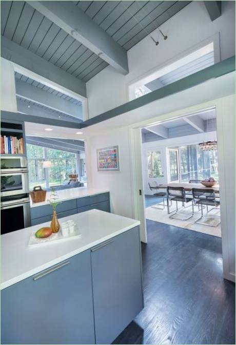 La cuisine d'une maison moderne dans le Massachusetts, aux États-Unis