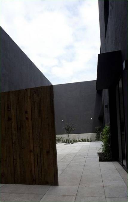 Combinaison de la pierre et du bois naturel dans le design
