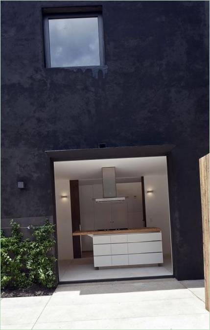 L'entrée de la maison commence dans la cuisine