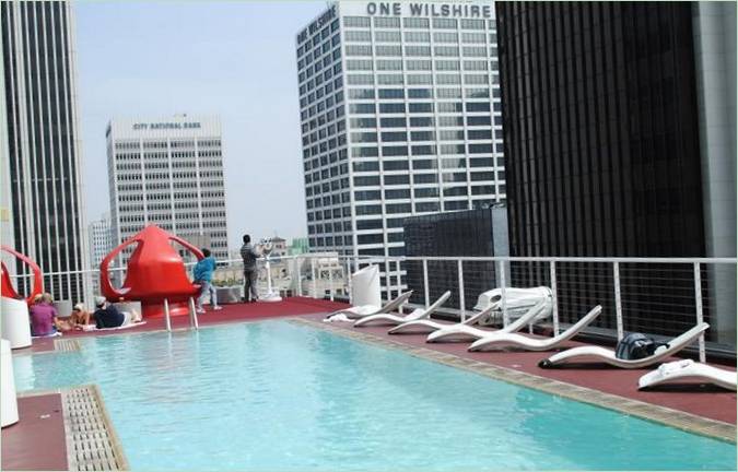 Piscine sur le toit à Los Angeles