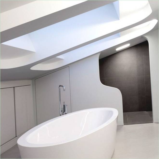 Conception d'une salle de bains néo-moderniste dans la maison d'Ols Noosev en Allemagne