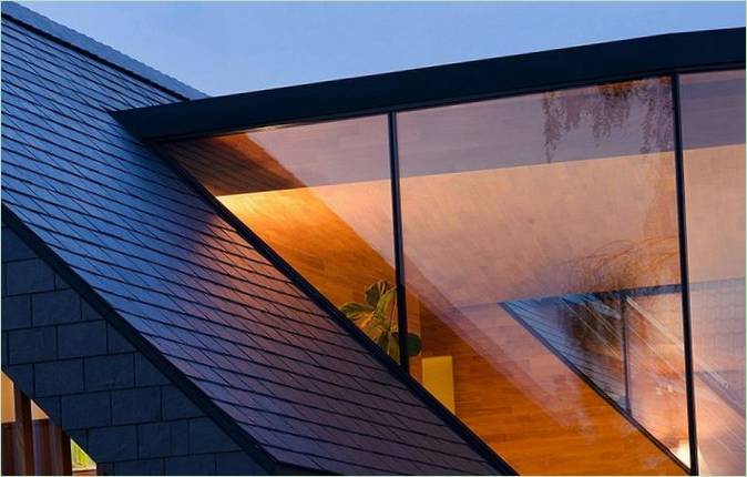Conception du toit d'une maison moderne en Pologne