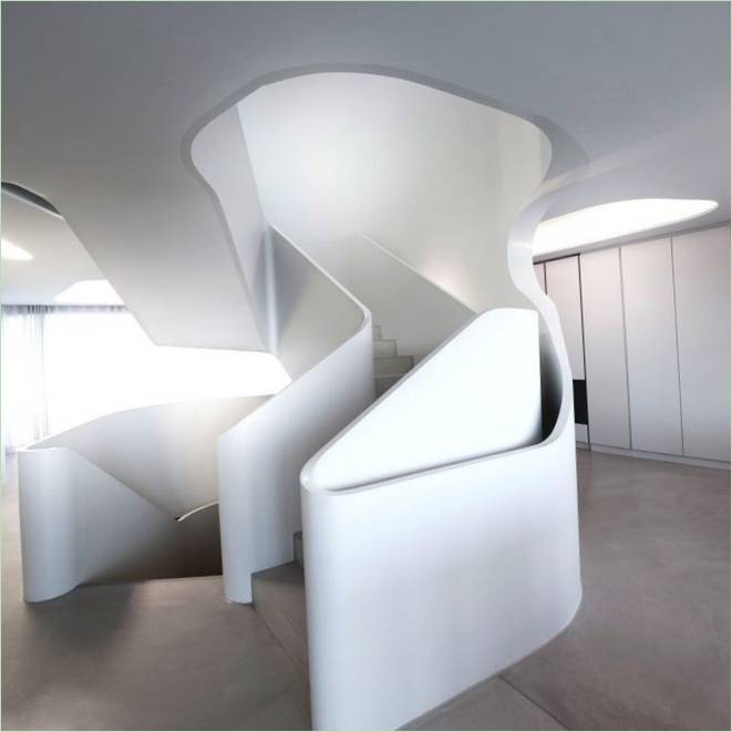 L'escalier de la maison néo-moderniste Ols Noos en Allemagne