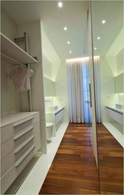 La salle de bain d'une maison moderne au Brésil