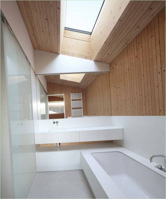 Intérieur de salle de bains de style minimaliste
