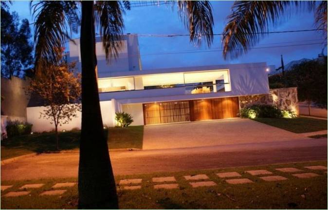 La conception d'une maison moderne au Brésil
