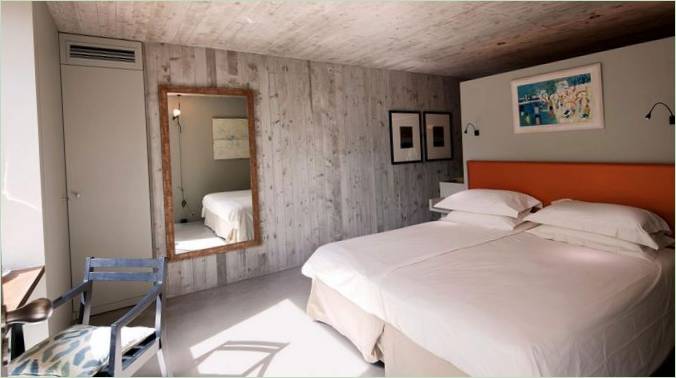 Aménagement intérieur d'une chambre à coucher par Bumper Investments en France