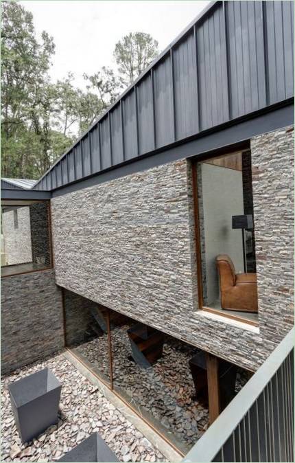 Une belle maison en pierre par Elías Rizo Arquitectos