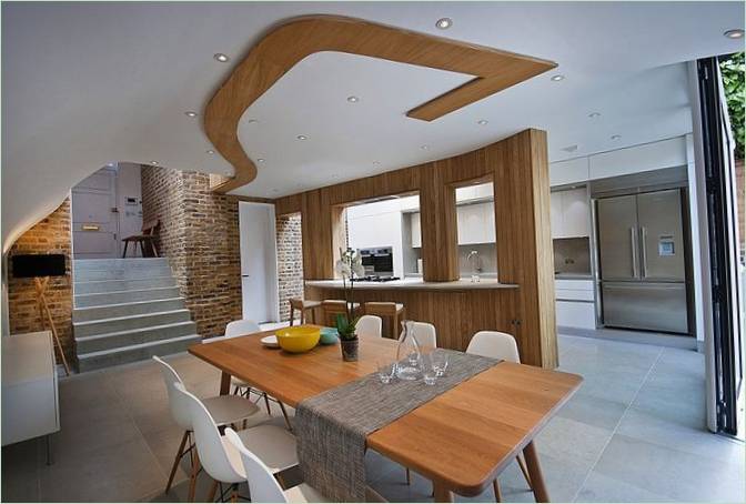 Intérieur de la salle à manger dans une extension de maison victorienne