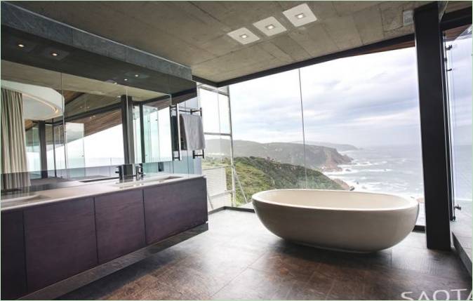 Salle de bains moderne avec une belle vue panoramique