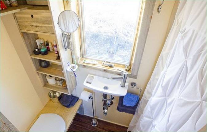 Salle de bain dans la maison sur roues du Tiny Project