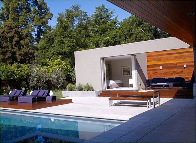 Terrasse de la piscine d'une résidence en Californie