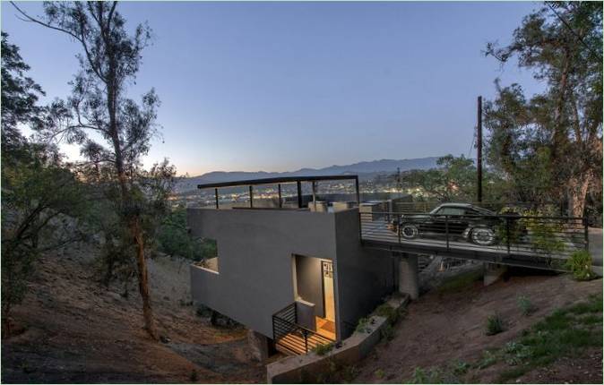 Unique mansion avec parking sur le toit par Anonyme, Los Angeles, USA