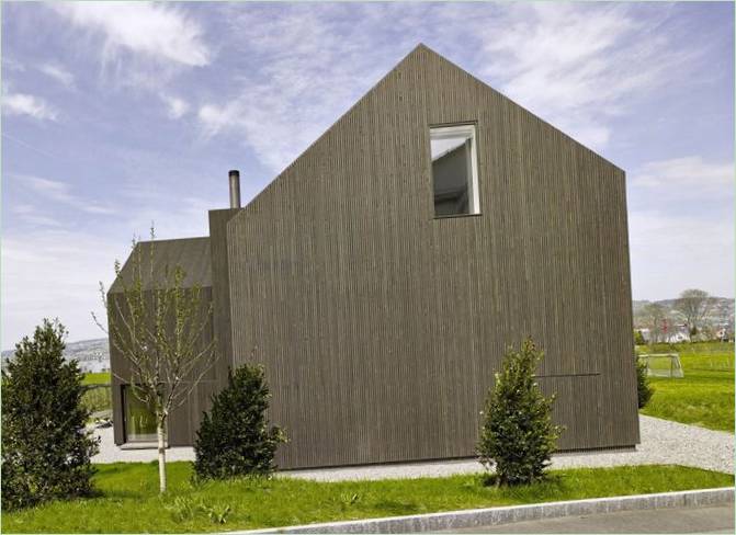 Façade en bois de la maison individuelle de Gottshalden