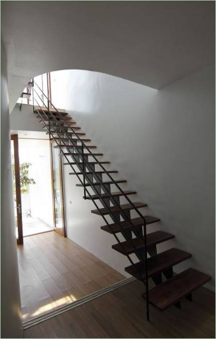 Escalier avec marches en bois