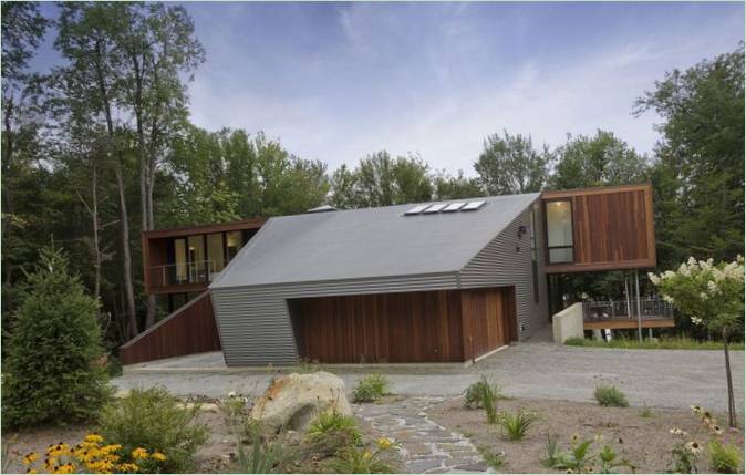 Maison au bord du lac de la forêt par David J Weiner, Beckett, USA