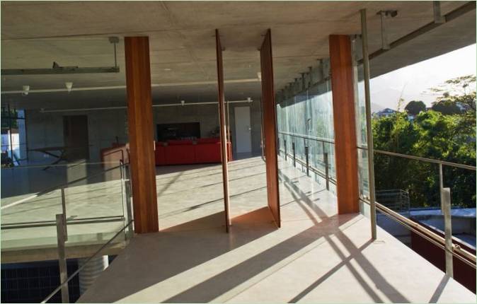 Portes de la terrasse d'une maison privée à Rio