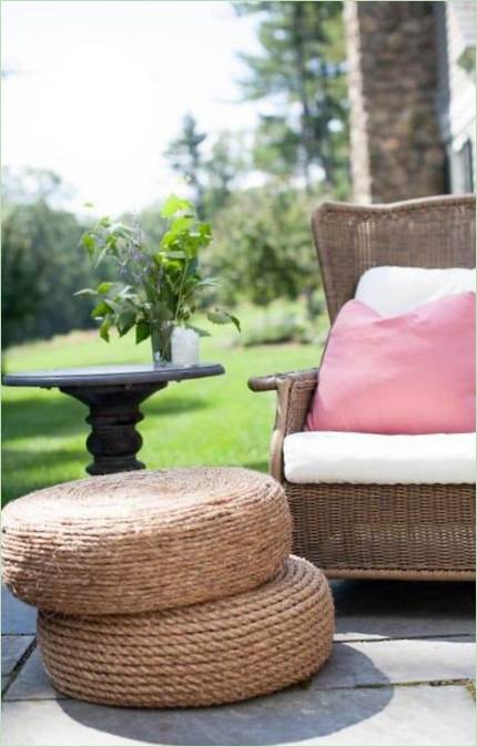 Idées pour la décoration de la maison d'été : un pouf en pneu