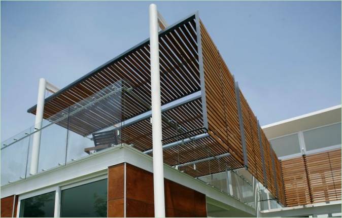 Terrasse avec clôture en verre