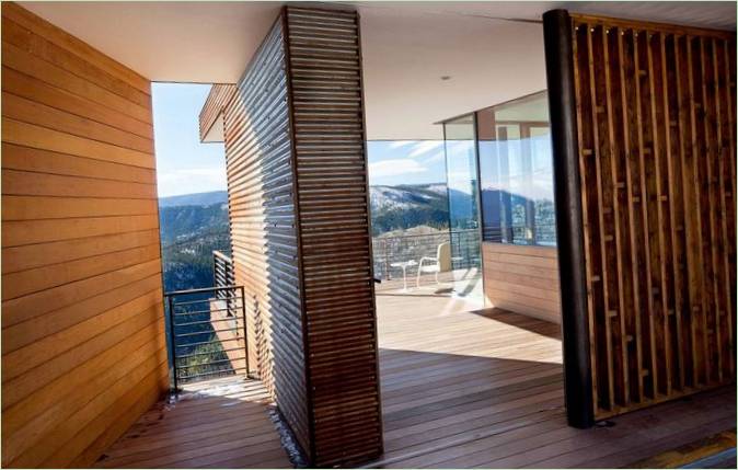 Une vue sur les montagnes