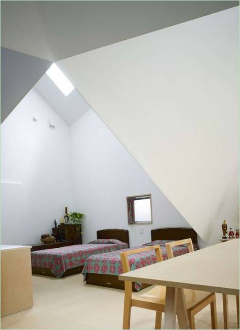 La chambre à coucher d'une maison inhabituelle à Tokyo