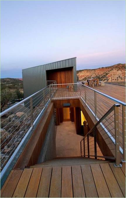 Escalier en bois menant à la terrasse