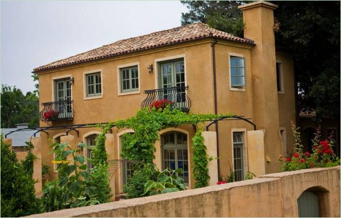 L'extérieur d'une maison de style traditionnel