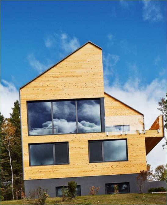 La façade d'une maison en bois dans la ville de Québec