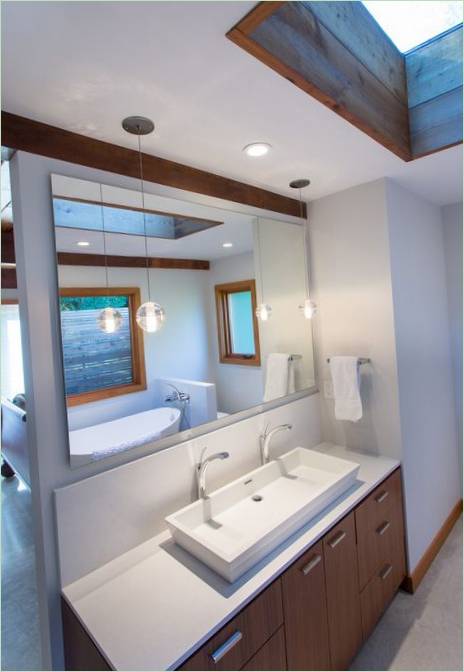 Conception intérieure d'une salle de bains moderne